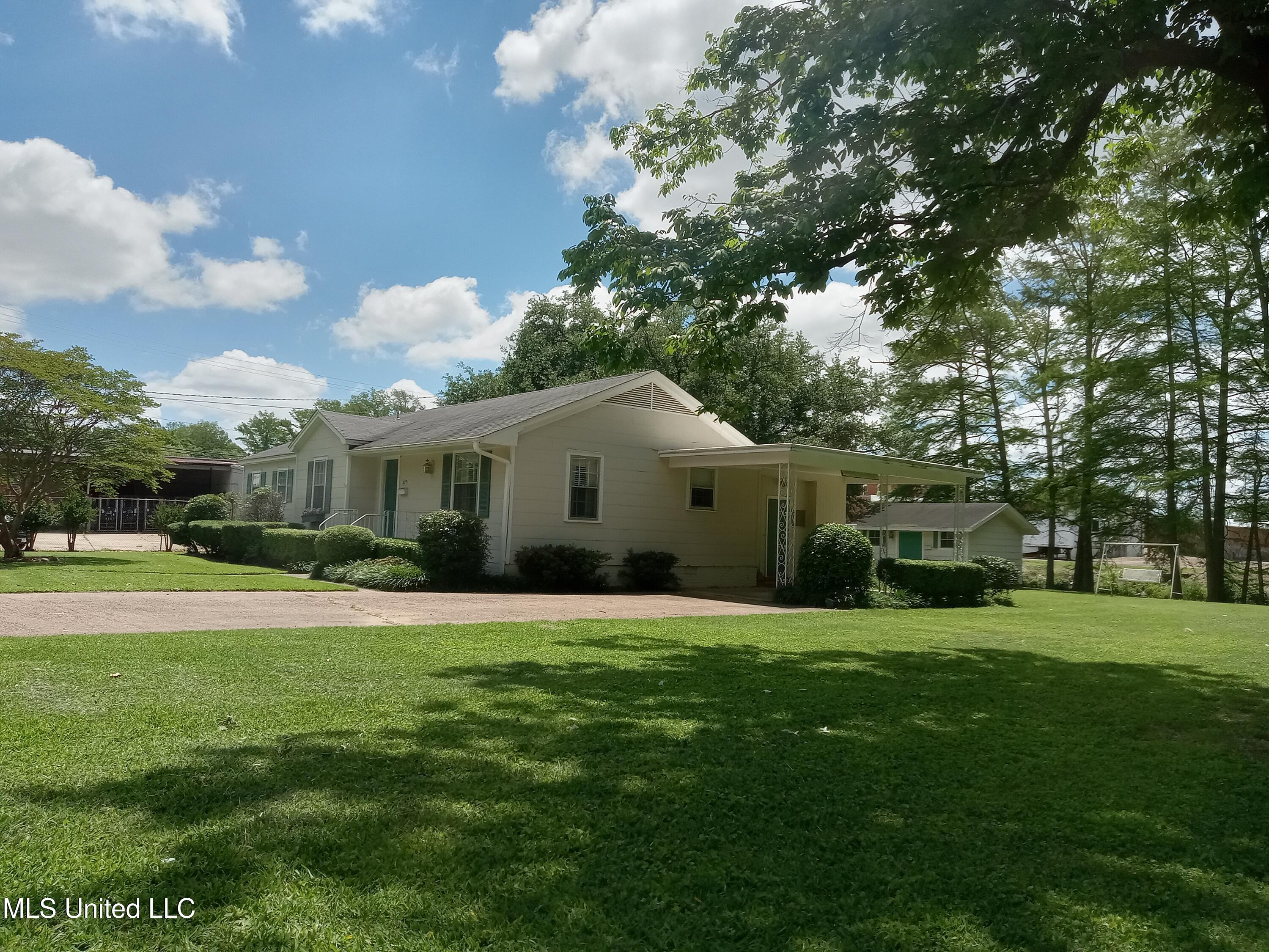 207 West Percy Street Indianola, MS 38751 - Photo 10 of 40 20250504_121021