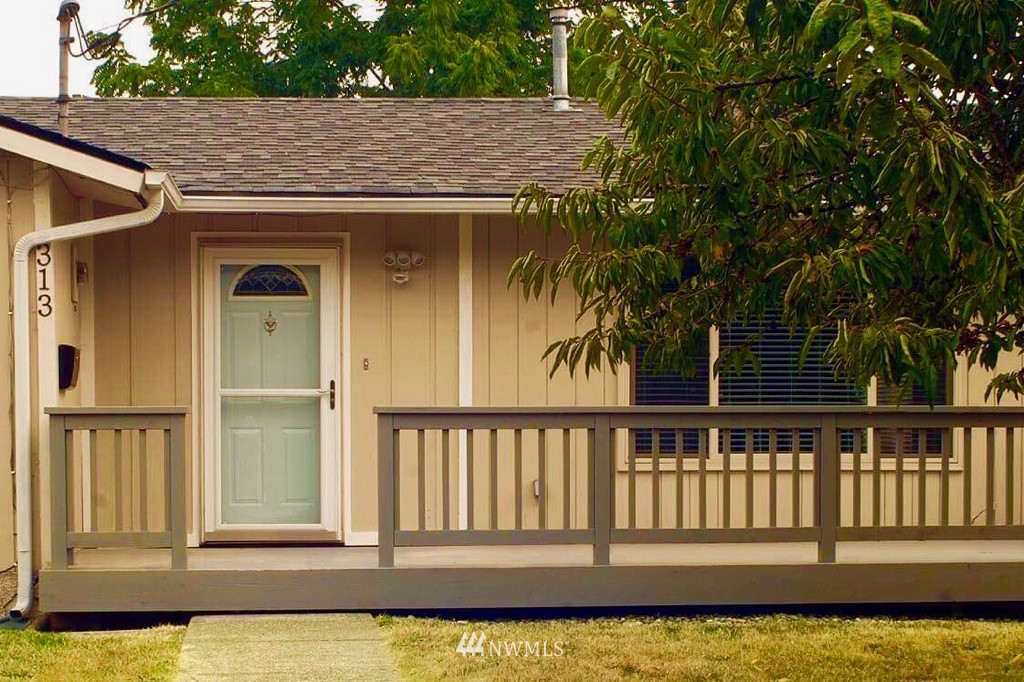 313 East 28th Street Bremerton, WA 98310 - Photo 1 of 22
