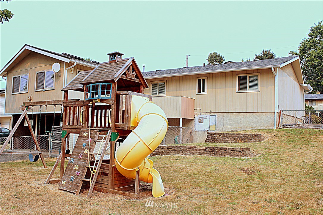 313 East 28th Street Bremerton, WA 98310 - Photo 2 of 22