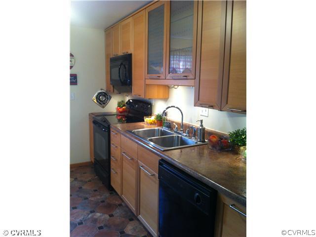 1913 Reagan Road Henrico, VA 23228 - Photo 1 of 12 Kitchen - Wonderfui and inviting kitchen designed