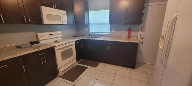 $900 | 2301 Juanita Avenue, Unit 5, Fort Pierce, FL 34946