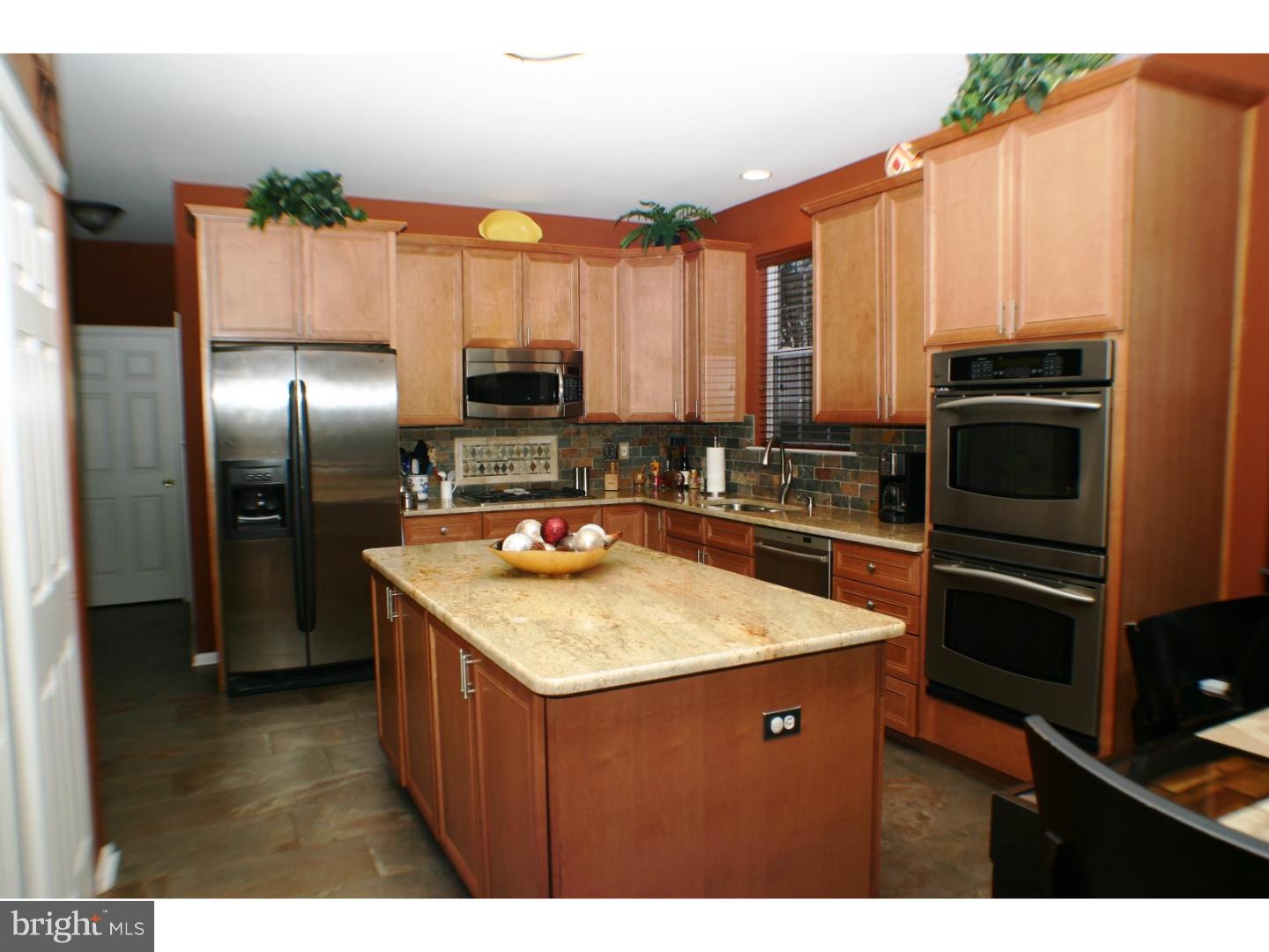 526 Hartford Road Mount Laurel, NJ 08054 - Photo 2 of 25