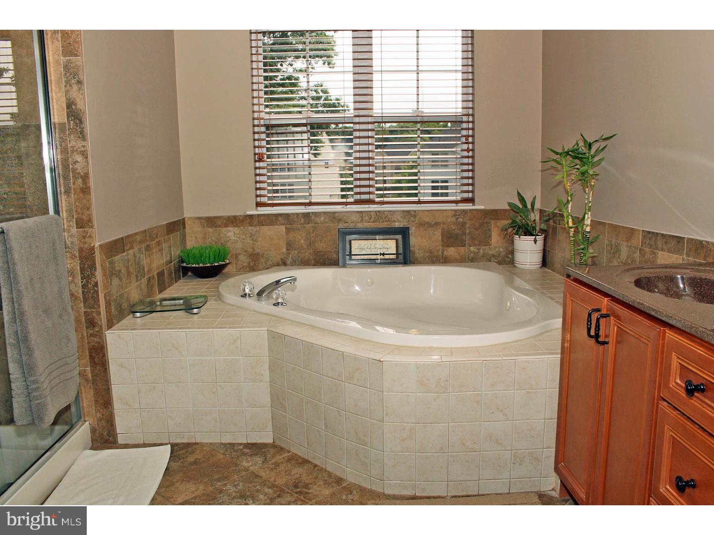 526 Hartford Road Mount Laurel, NJ 08054 - Photo 13 of 25 Bathroom