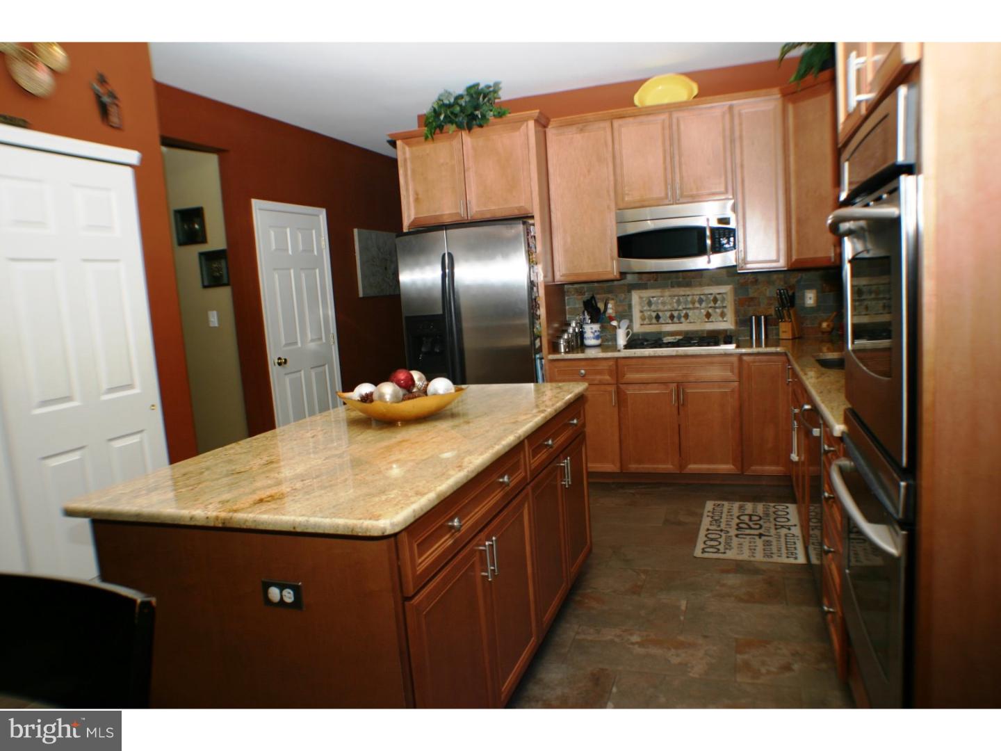 526 Hartford Road Mount Laurel, NJ 08054 - Photo 3 of 25