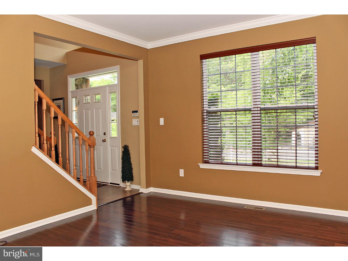 526 Hartford Road Mount Laurel, NJ 08054 - Photo 8 of 25 Living Room