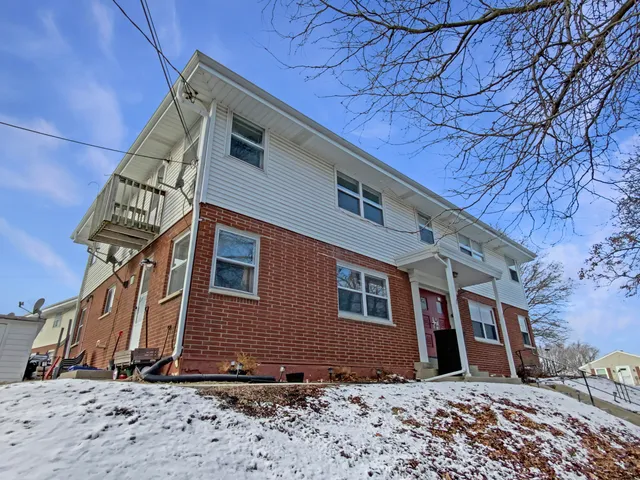 $570,000 | 870 Perkins Avenue, Waukesha, WI 53186