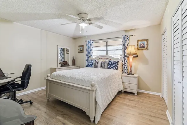 a view of a livingroom with furniture