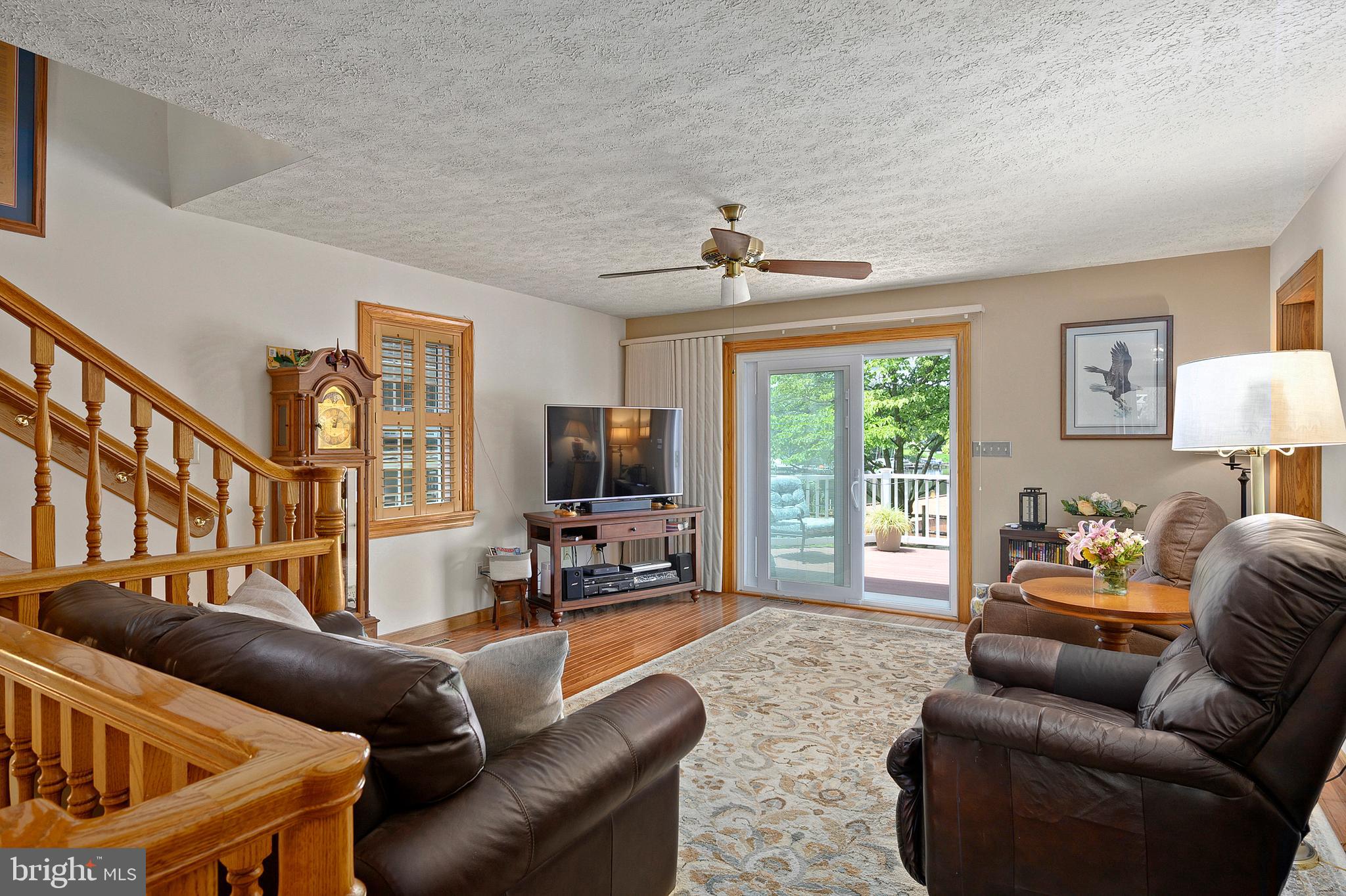 294 Riverside Drive Pasadena, MD 21122 - Photo 29 of 66 Living Room