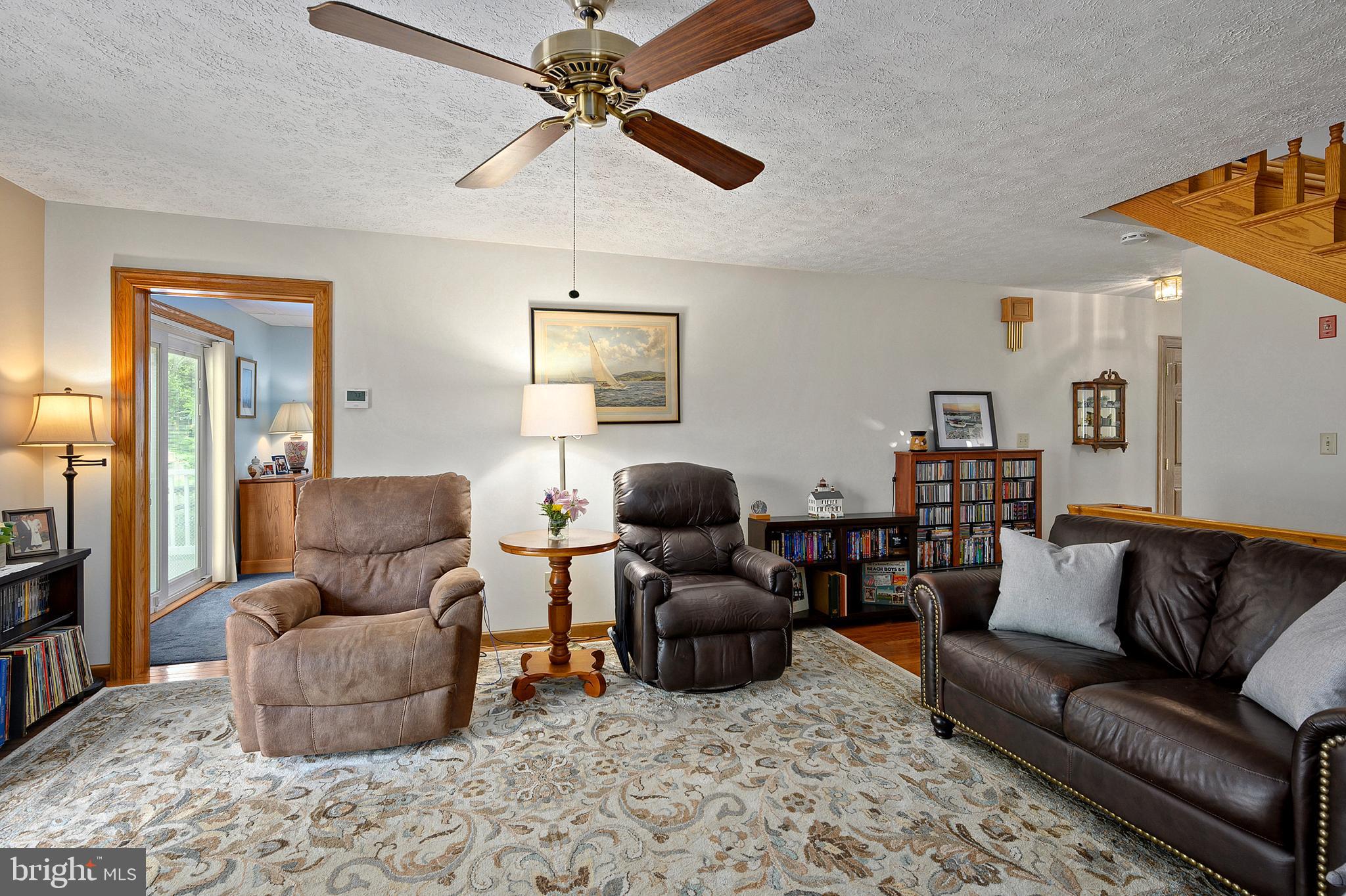294 Riverside Drive Pasadena, MD 21122 - Photo 31 of 66 Living Room (alt view)