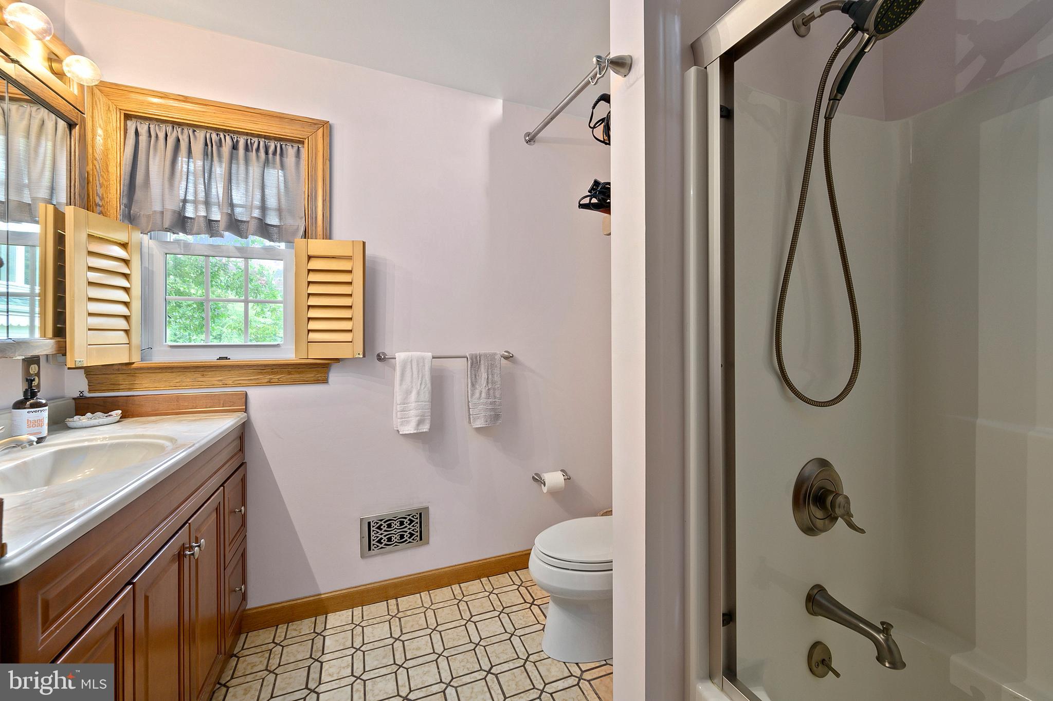 294 Riverside Drive Pasadena, MD 21122 - Photo 42 of 66 Bathroom 2