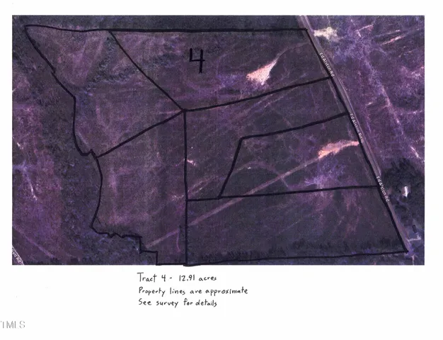 a black and white photo of a building