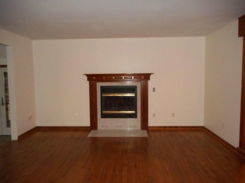 90 Rideout Lane Gardiner, ME 04345 - Photo 12 of 34 Living room.