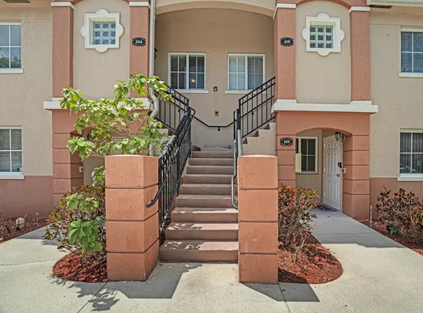 $1,850 | 3810 North Jog Road, Unit 204, West Palm Beach, FL 33411