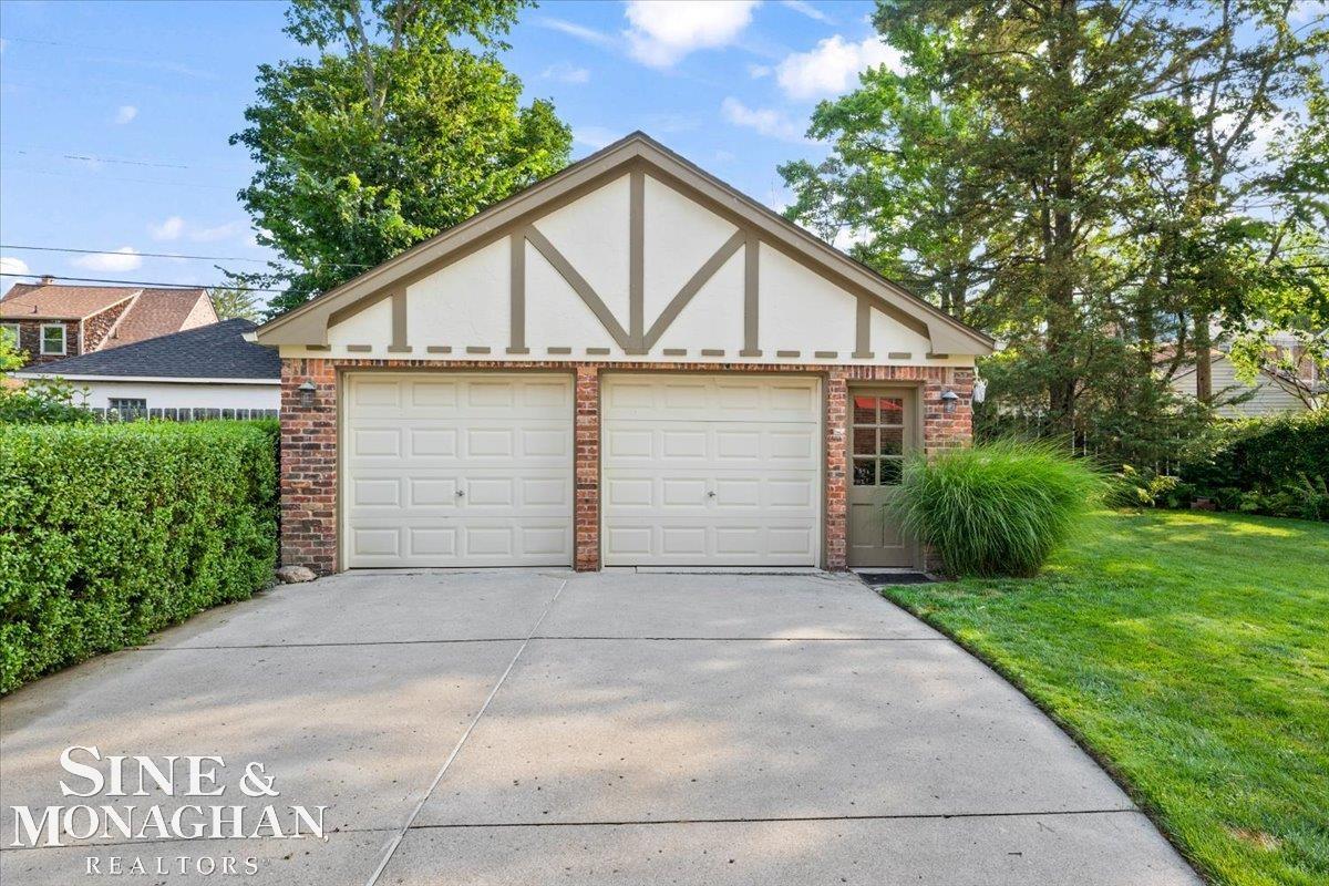 424 Touraine Road Grosse Pointe, MI 48236 - Photo 35 of 46 50215211-a28a9c0d-19f8-4b6e-8fee-5e6a27779d70.JPG