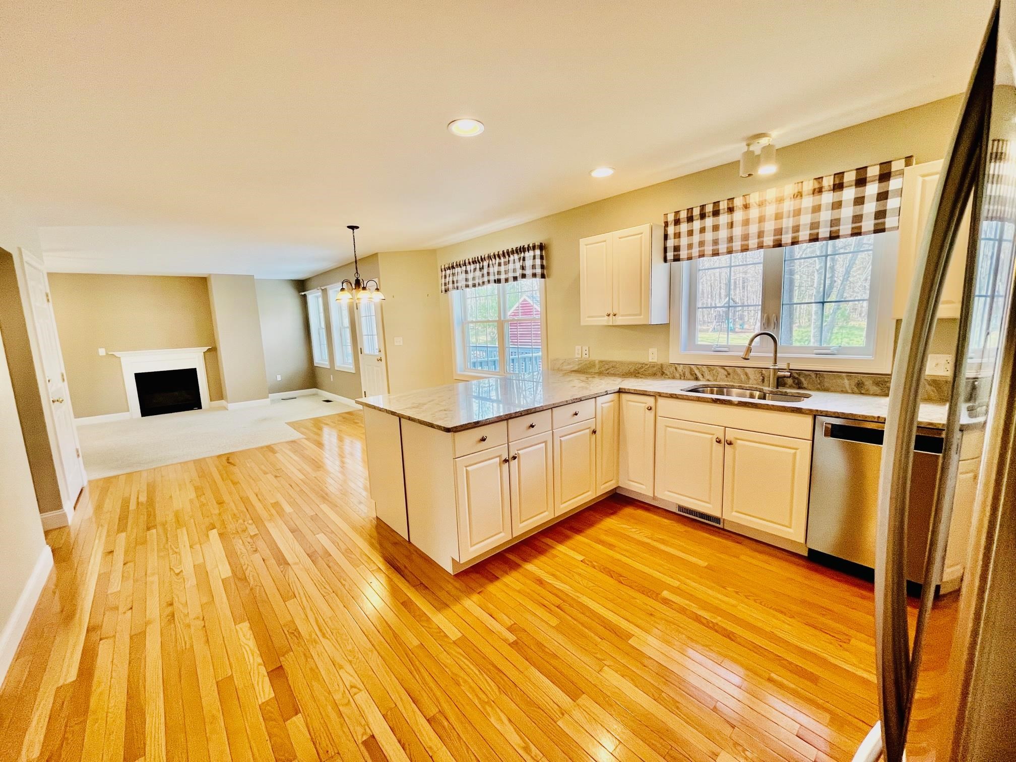 124 Blacksnake Road Seabrook, NH 03874 - Photo 4 of 31