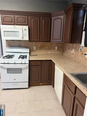 $2,275 | 185 Linden Avenue, Irvington, NJ 07111