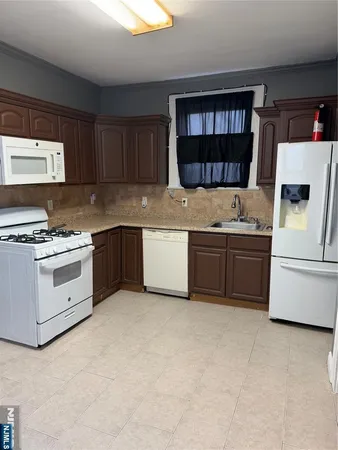 $2,275 | 185 Linden Avenue, Irvington, NJ 07111