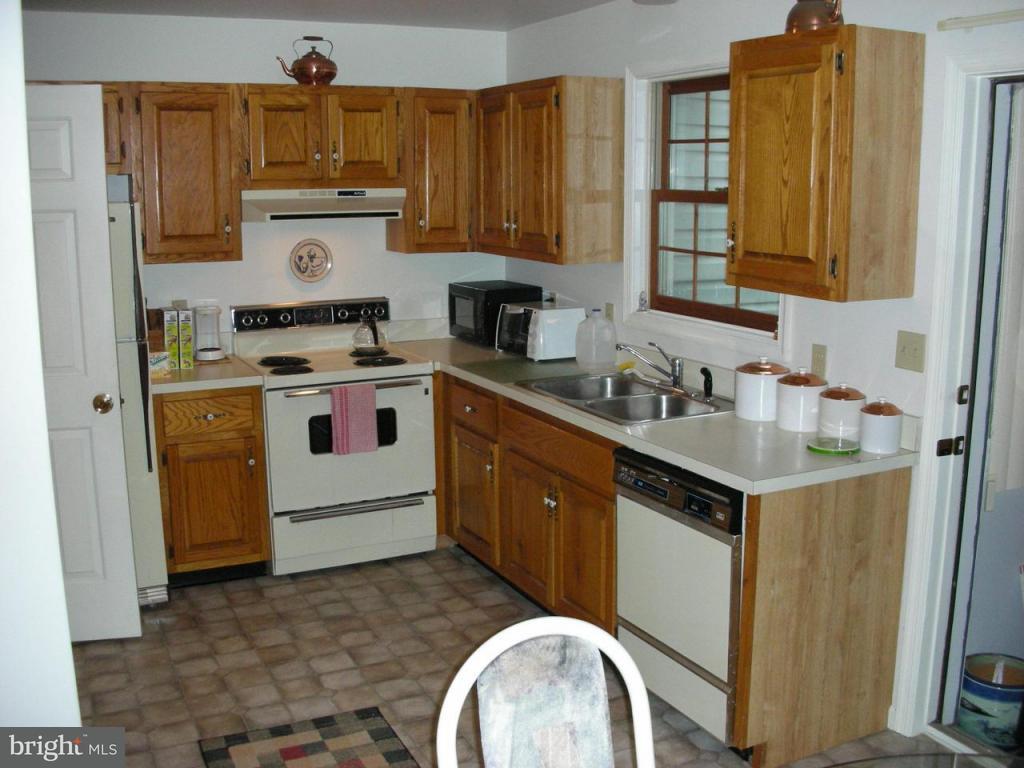 398 Cardinal Road Lititz, PA 17543 - Photo 3 of 4