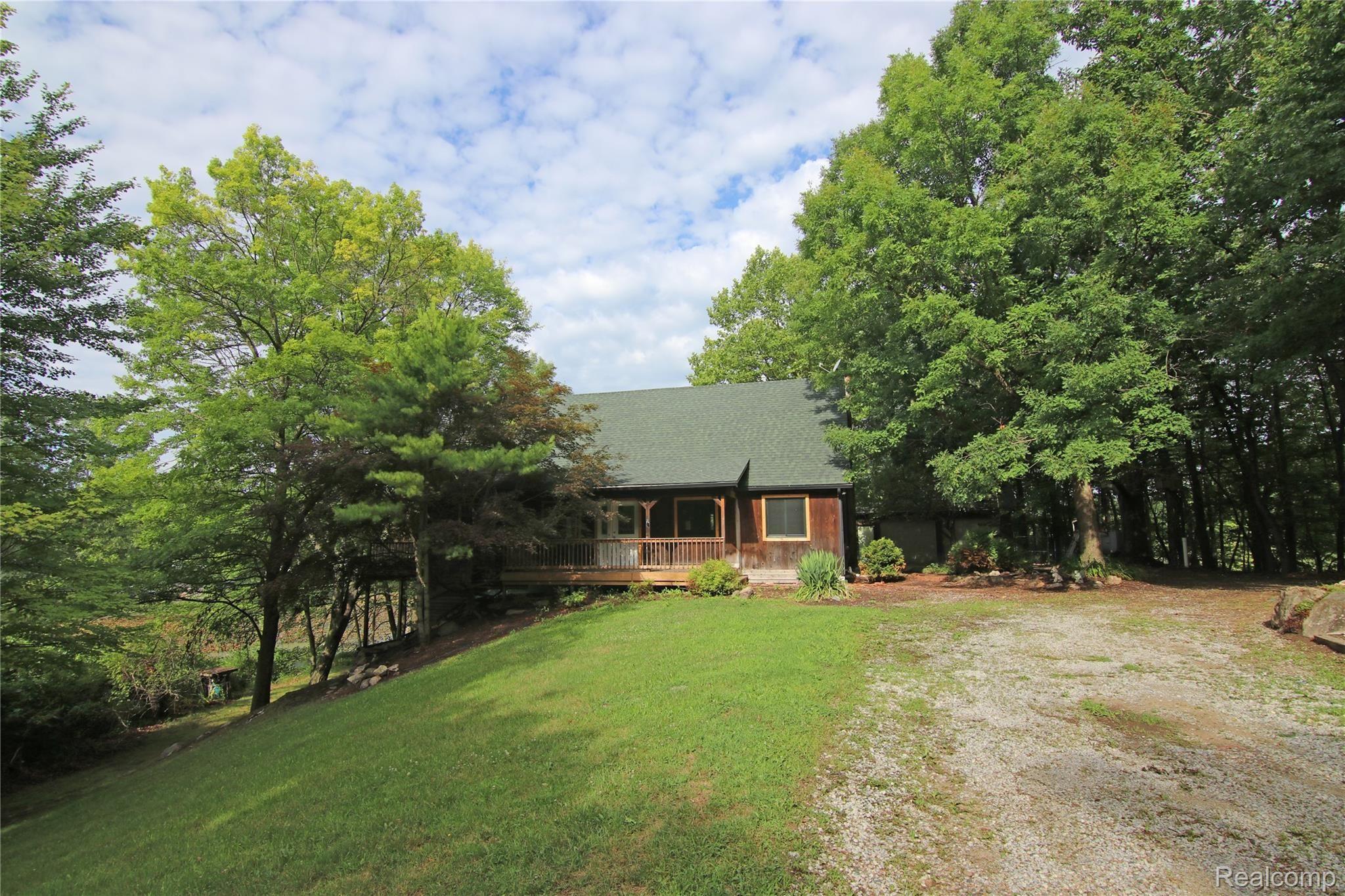 19280 Hickory Ridge Road Fenton, MI 48430 - Photo 2 of 36 19280 Hickory Ridge Exterior 4.jpg