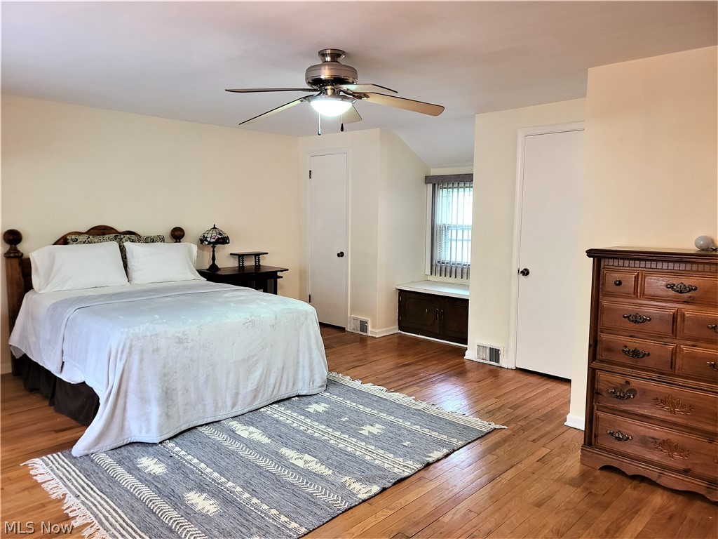 3669 Stoneleigh Road Cleveland, OH 44121 - Photo 11 of 23