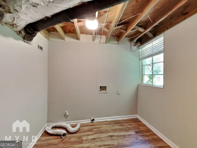 a view of utility room