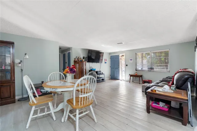 a view of a livingroom with furniture and a livingroom