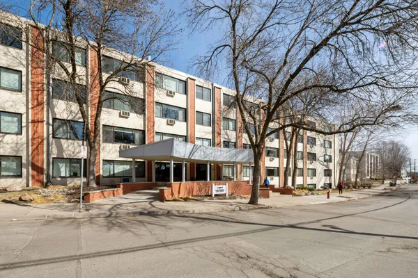 $200,000 | 2700 West 44th Street, Unit 302, Minneapolis, MN 55410