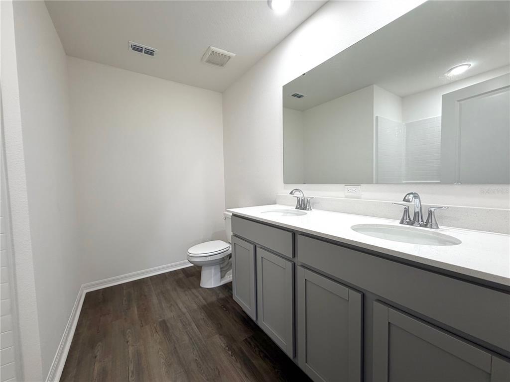 6000 East Oneida Street Inverness, FL 34452 - Photo 13 of 32 a bathroom with a toilet sink and mirror