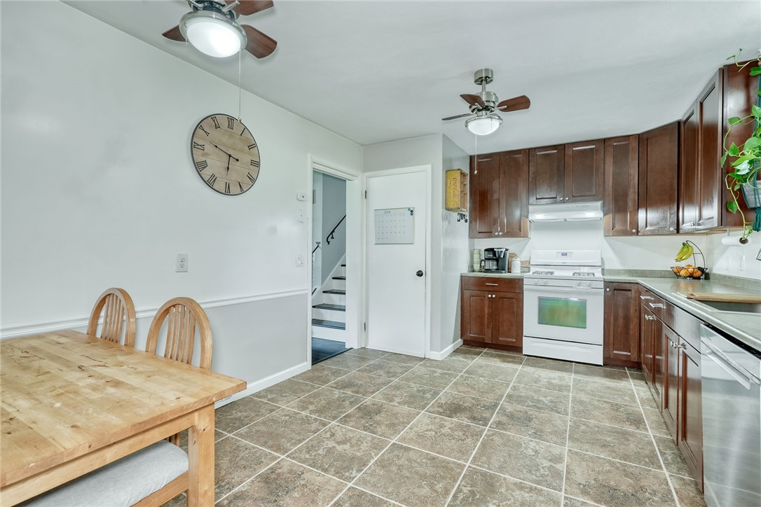 1038 Whalen Road Penfield, NY 14526 - Photo 16 of 46 Wide open kitchen with plenty of eat in space. Qua