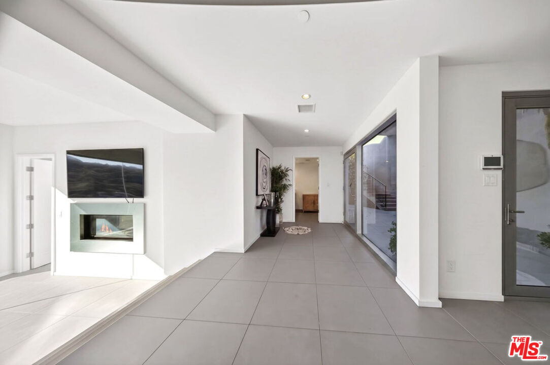 9716 Oak Pass Road Beverly Hills, CA 90210 - Photo 16 of 73