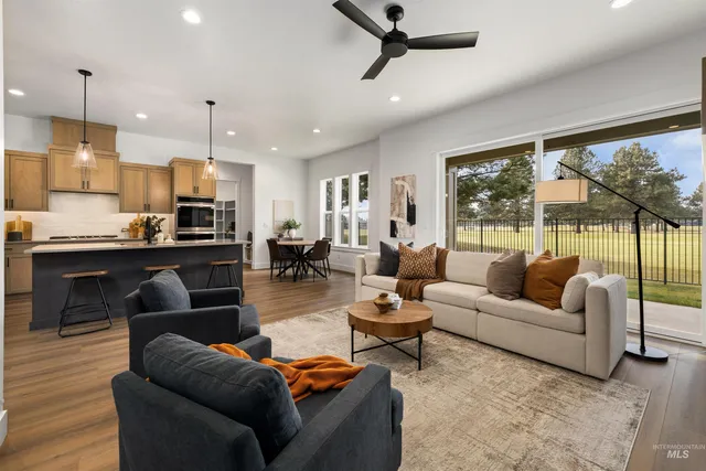 $749,900 | 599 North Hiltonhead Way, Eagle, ID 83616