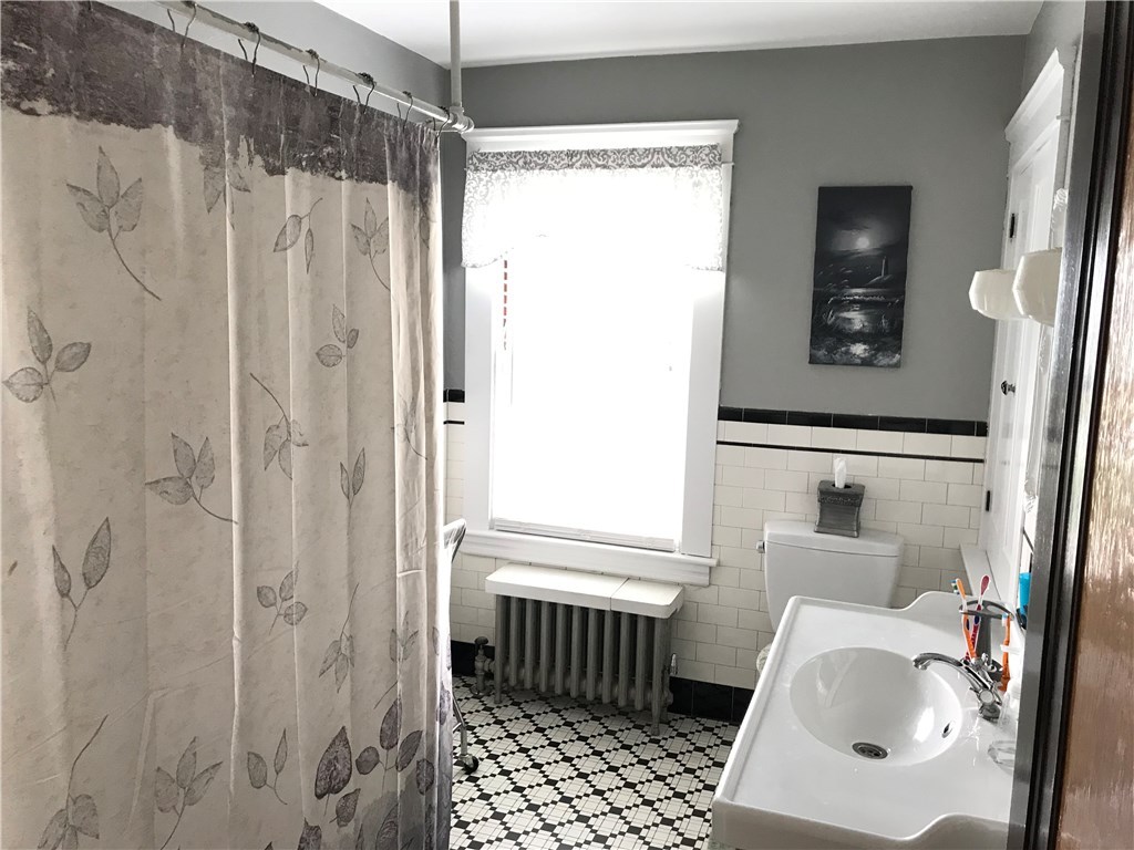 87 Calaman Road Cranston, RI 02910 - Photo 20 of 38 Full Bath