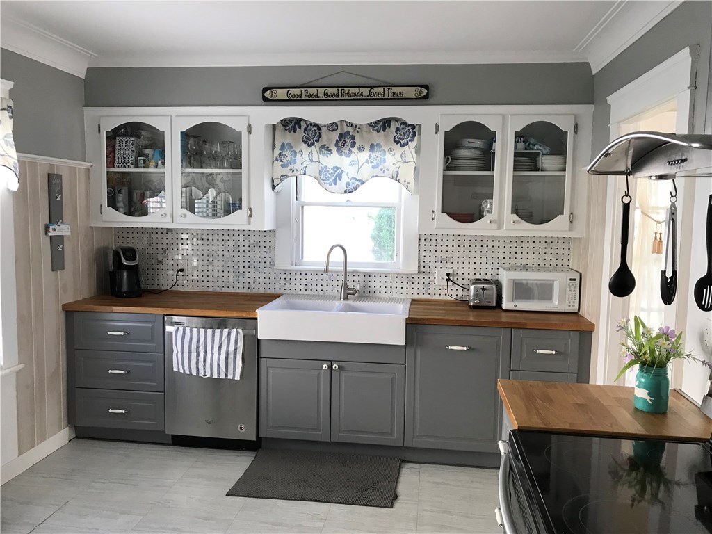 87 Calaman Road Cranston, RI 02910 - Photo 2 of 38 Kitchen