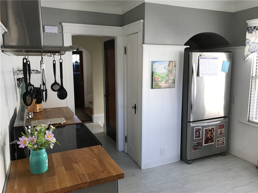 87 Calaman Road Cranston, RI 02910 - Photo 4 of 38 Kitchen
