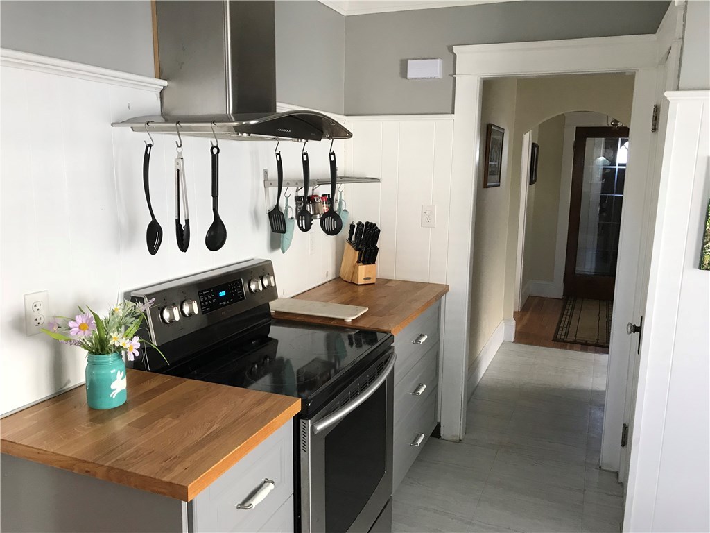 87 Calaman Road Cranston, RI 02910 - Photo 5 of 38 Kitchen