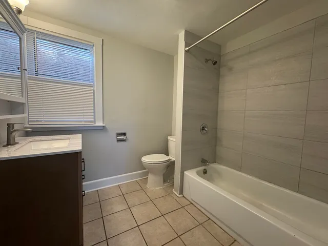$2,795 | 2052 North Dayton Street, Unit 2R, Chicago, IL 60614