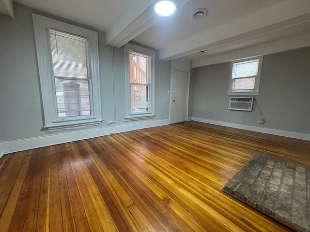 $2,795 | 2052 North Dayton Street, Unit 2R, Chicago, IL 60614