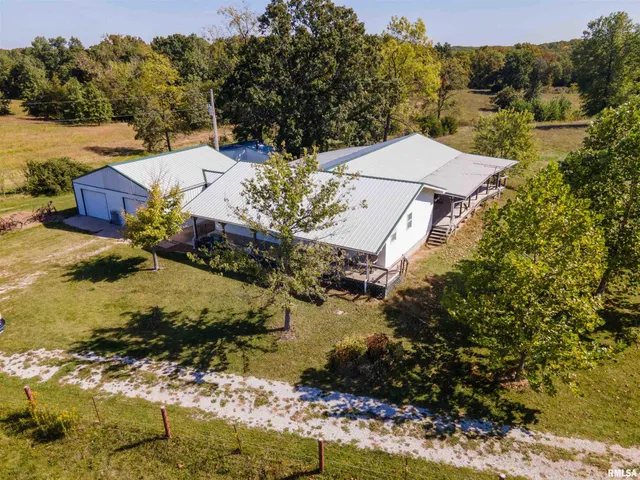$960,000 | 27232 State Highway, La Grange, MO 63448