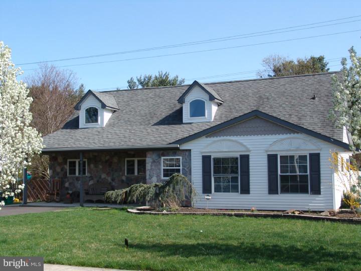 26 Hamlet Road Levittown, PA 19056 - Photo 1 of 25 Exterior Front