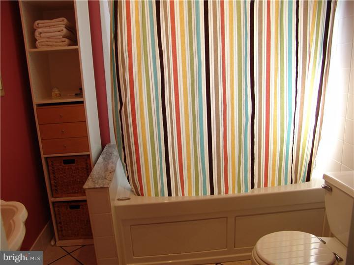 26 Hamlet Road Levittown, PA 19056 - Photo 11 of 25 Bathroom