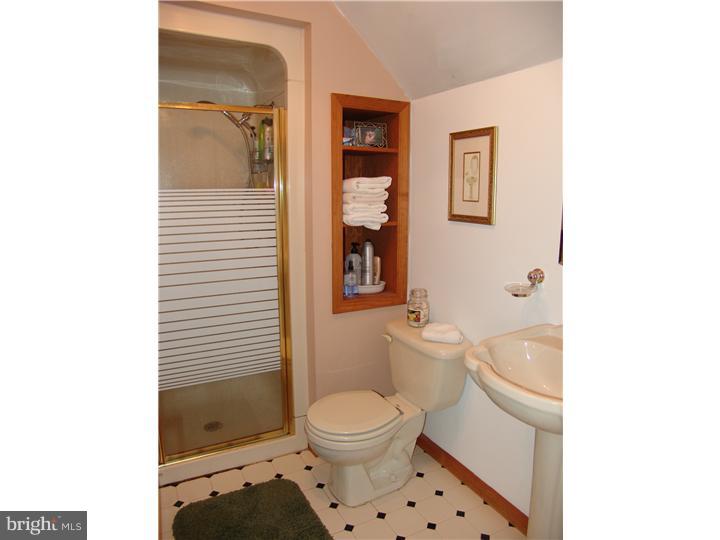 26 Hamlet Road Levittown, PA 19056 - Photo 13 of 25 Master Bathroom