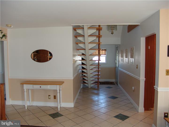 26 Hamlet Road Levittown, PA 19056 - Photo 24 of 25 Foyer