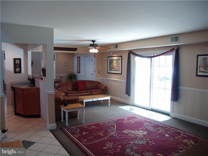26 Hamlet Road Levittown, PA 19056 - Photo 8 of 25 Living Room