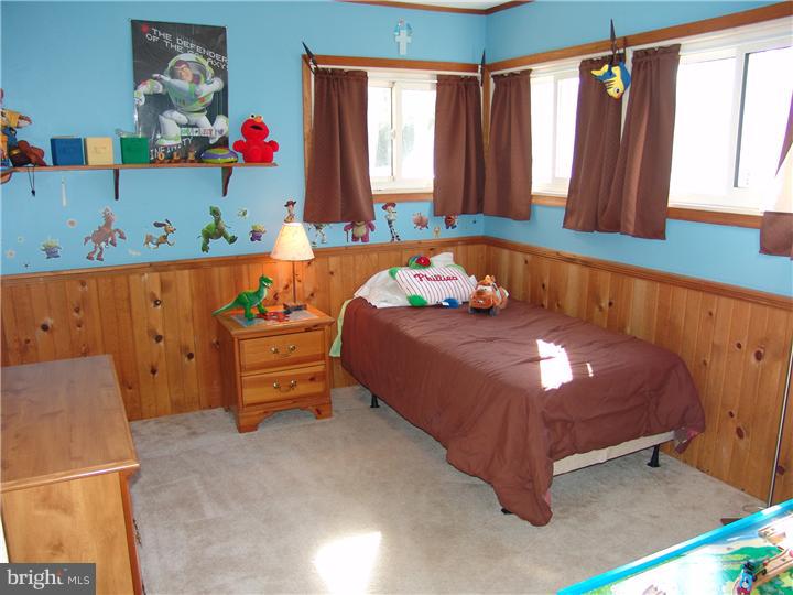 26 Hamlet Road Levittown, PA 19056 - Photo 9 of 25 Bedroom 2