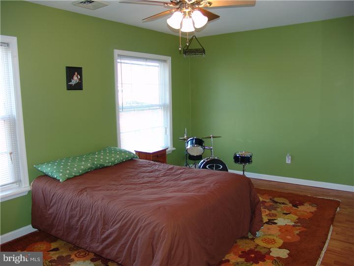 26 Hamlet Road Levittown, PA 19056 - Photo 10 of 25 Bedroom 3