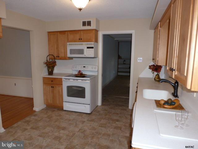 170 Kirch Road York, PA 17402 - Photo 7 of 25