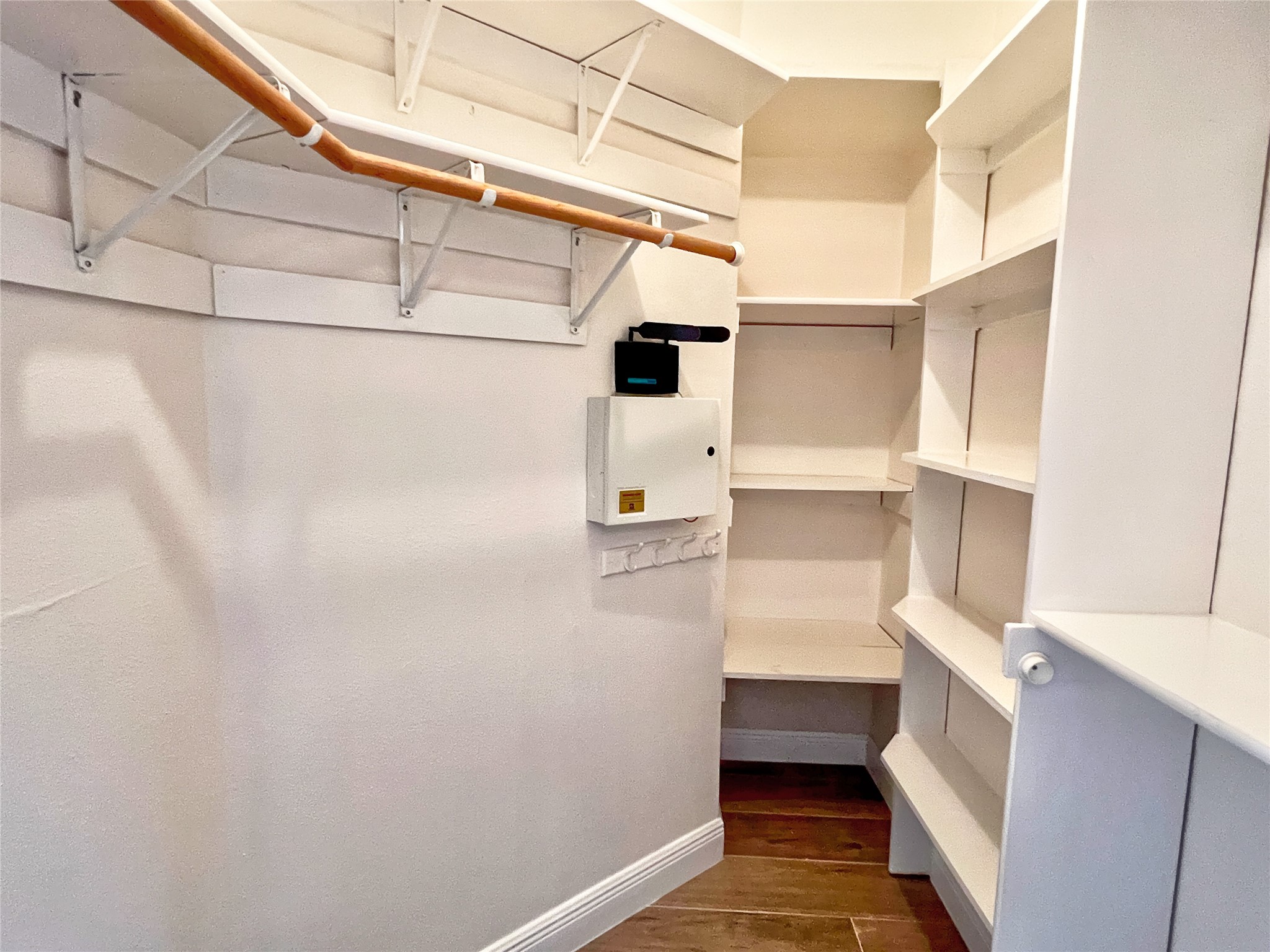 3130 Walnut Bend Lane, Unit 409 Houston, TX 77042 - Photo 17 of 30 PRIMARY CLOSET