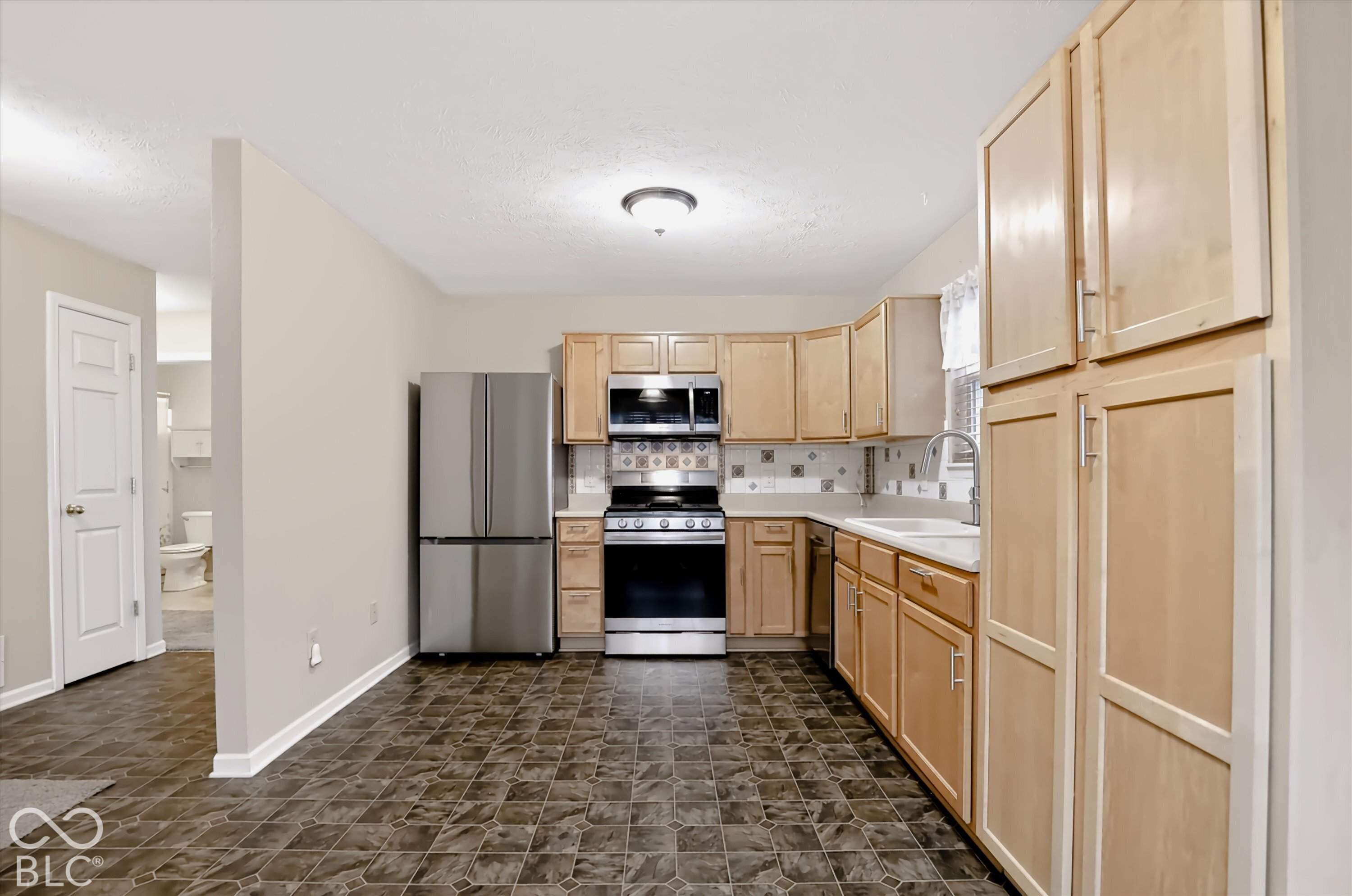 130 Rambling Road Greenfield, IN 46140 - Photo 9 of 41 Gallery Image 9