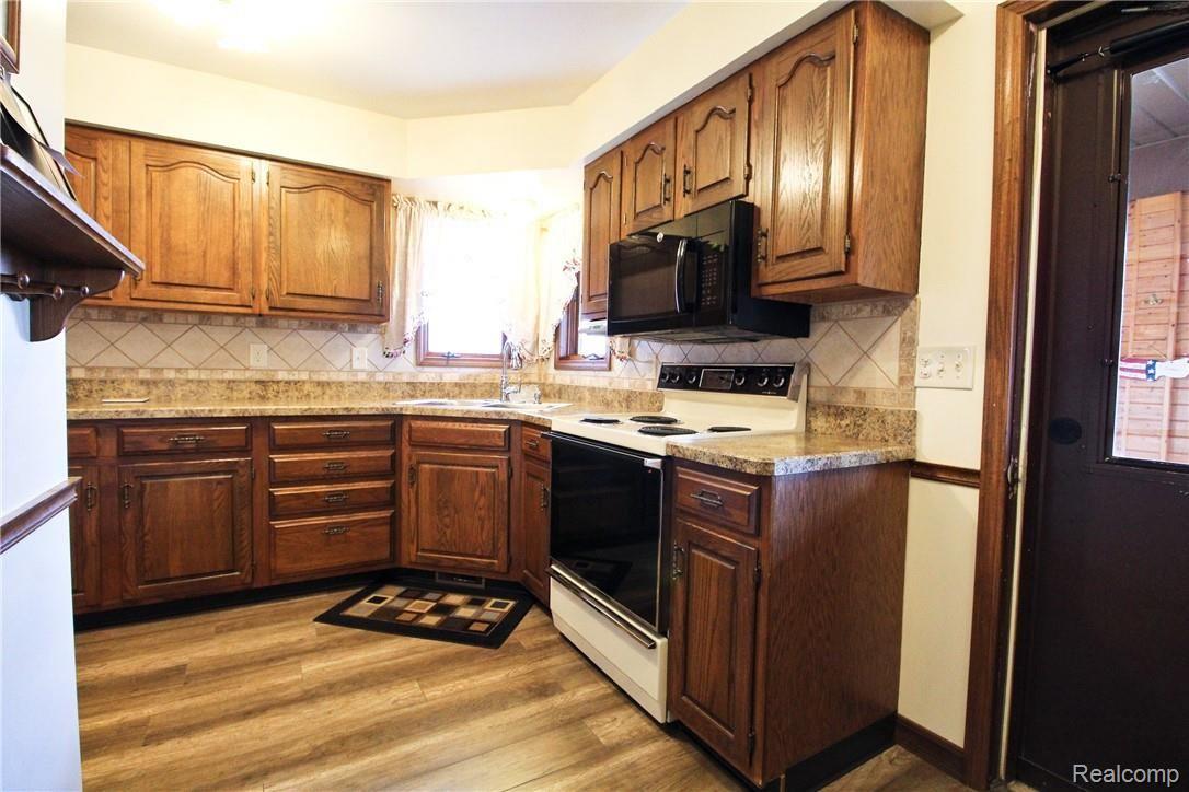 1807 Peppermill Road Lapeer, MI 48446 - Photo 6 of 65 IMG_2560.jpg