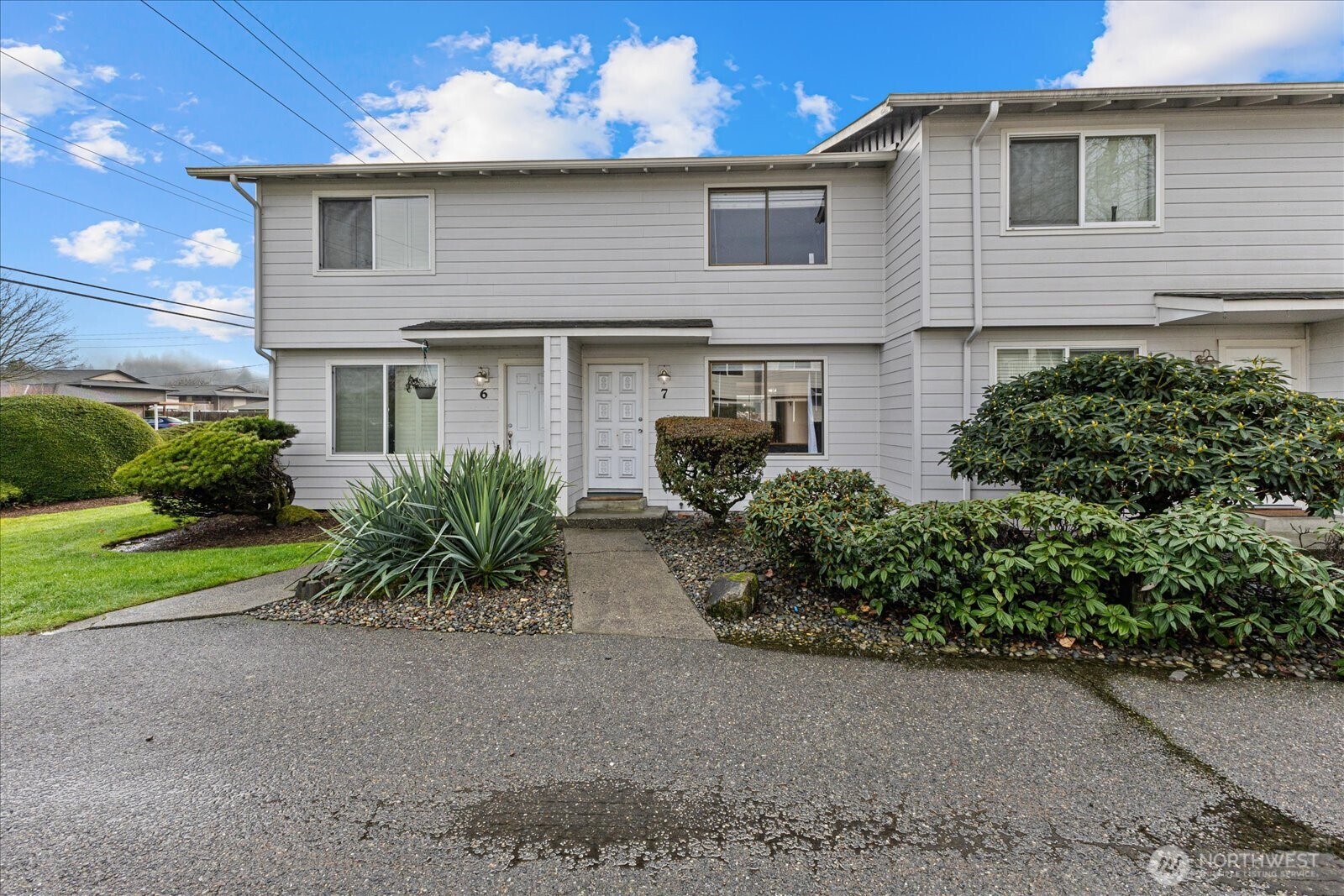 1016 9th Street Southeast, Unit 7 Puyallup, WA 98372 - Photo 1 of 29 a front view of a house with garden